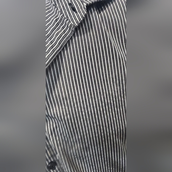 INC International Concepts Men’s Button Down Dress Shirt Black White Pinstripe M - Picture 2 of 12